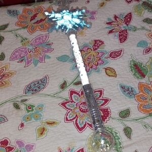Disney on Ice Frozen Elsa snowflake light up wand